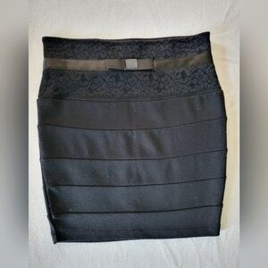 Wet Seal Black Lace Accent Pencil Skirt Juniors XS Excellant Pre-owned Condition